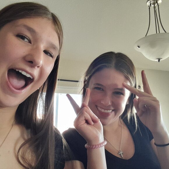 Meet your Posher, Lilia - Picture 1 of 1